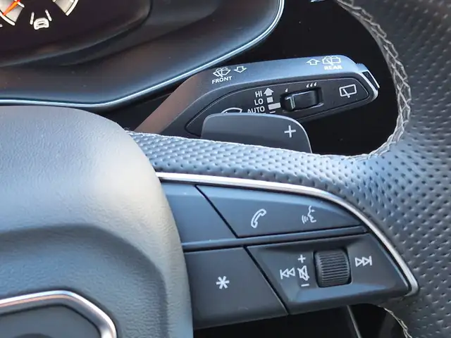 Audi Q8 view 10