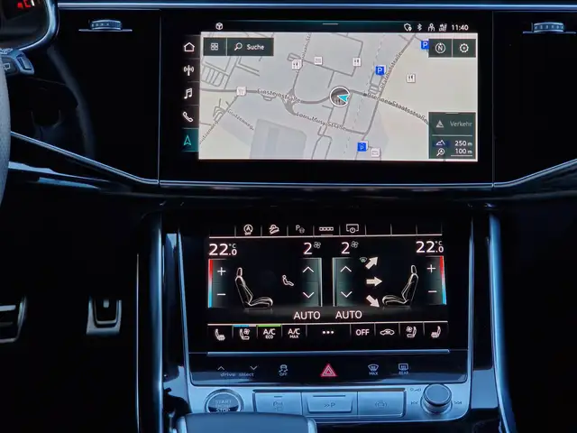 Audi Q8 view 12
