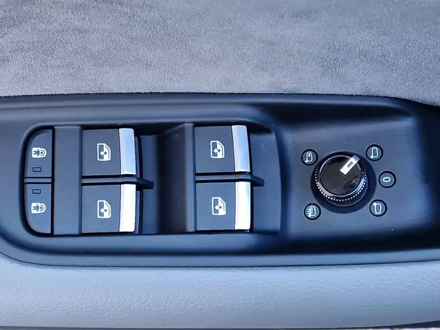 Audi Q8 view 15