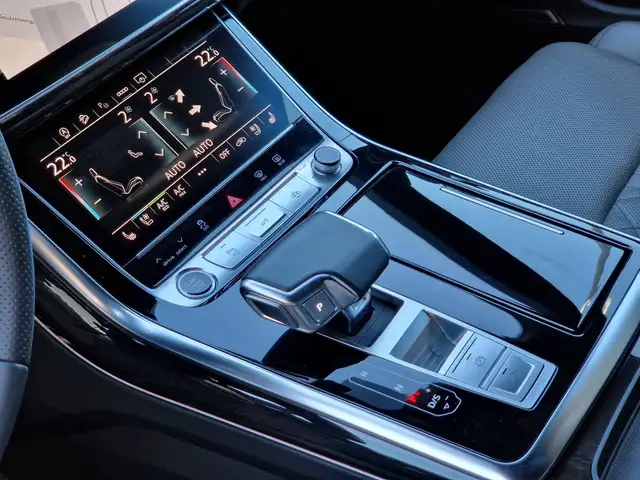 Audi Q8 view 14
