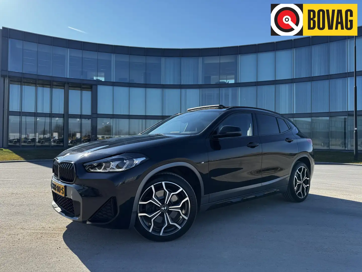 BMW X2 sDrive20i High Executive Zwart - 1