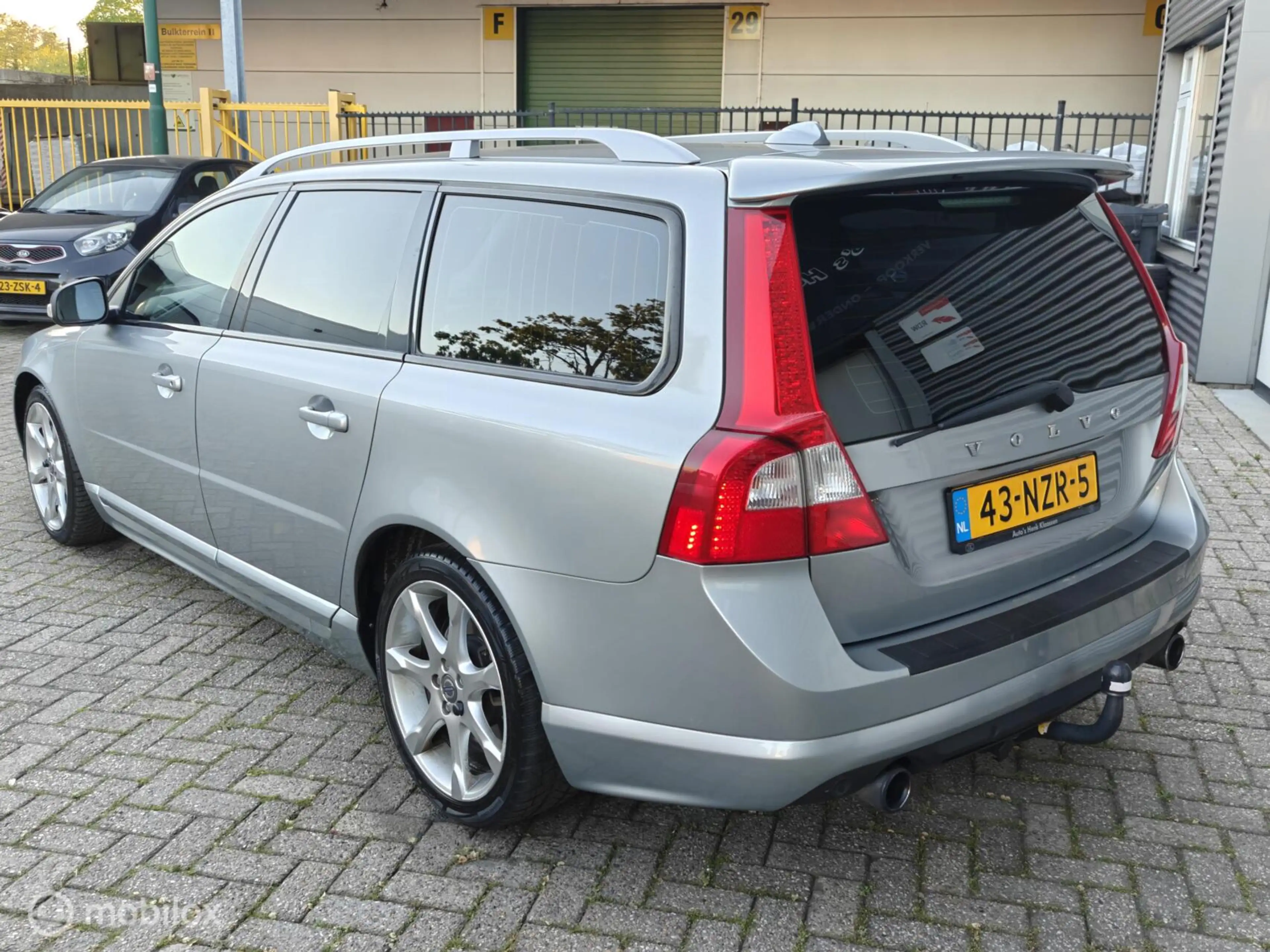 Volvo V70 2.0T 203pk AUTOMAAT-6 R-Design Clima PDC Trekhaak — photo 9