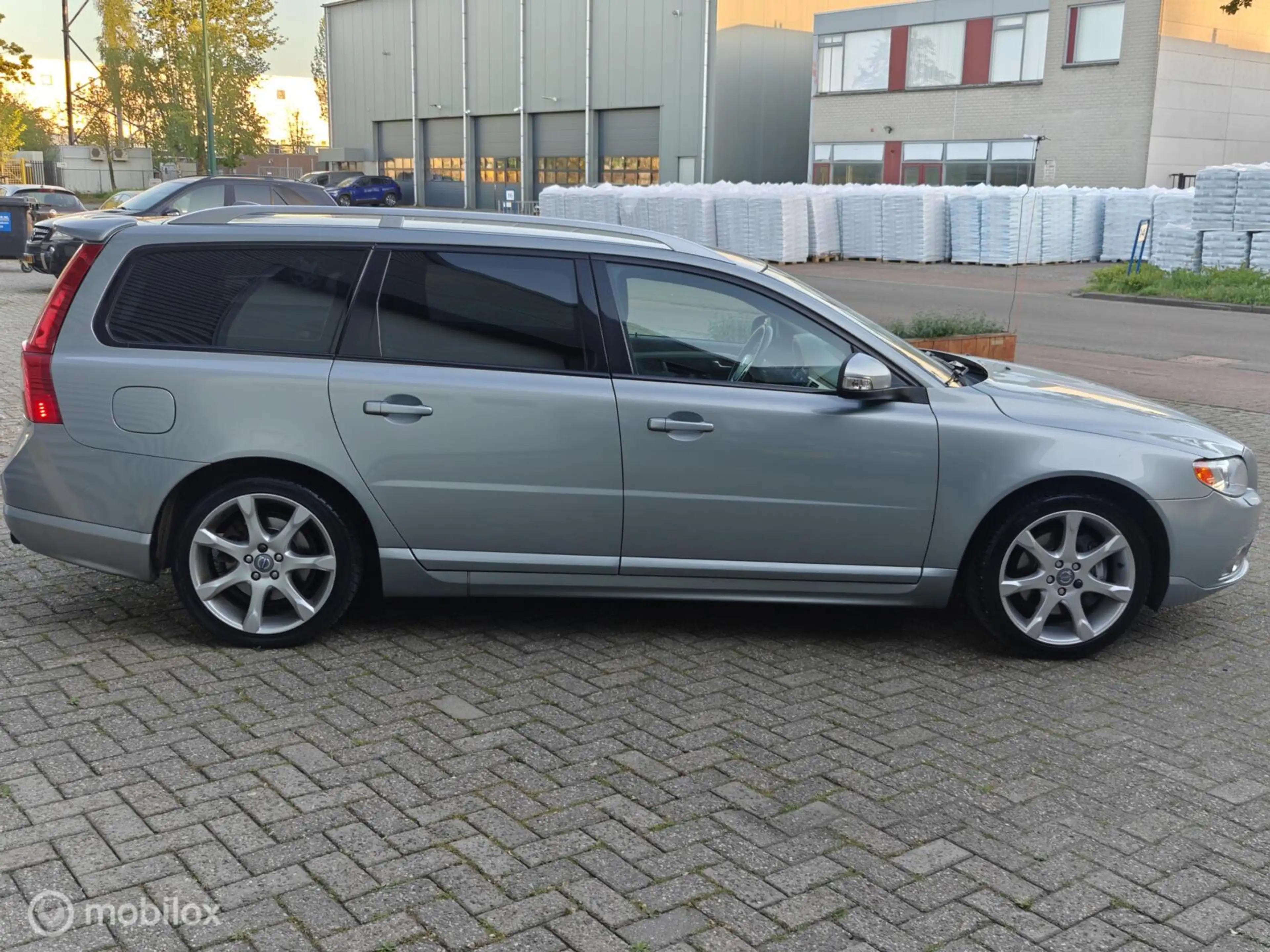 Volvo V70 2.0T 203pk AUTOMAAT-6 R-Design Clima PDC Trekhaak — photo 5