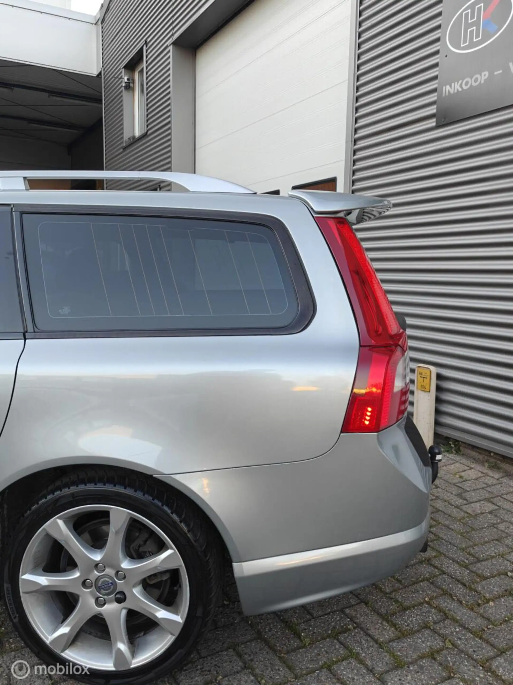 Volvo V70 2.0T 203pk AUTOMAAT-6 R-Design Clima PDC Trekhaak — photo 25
