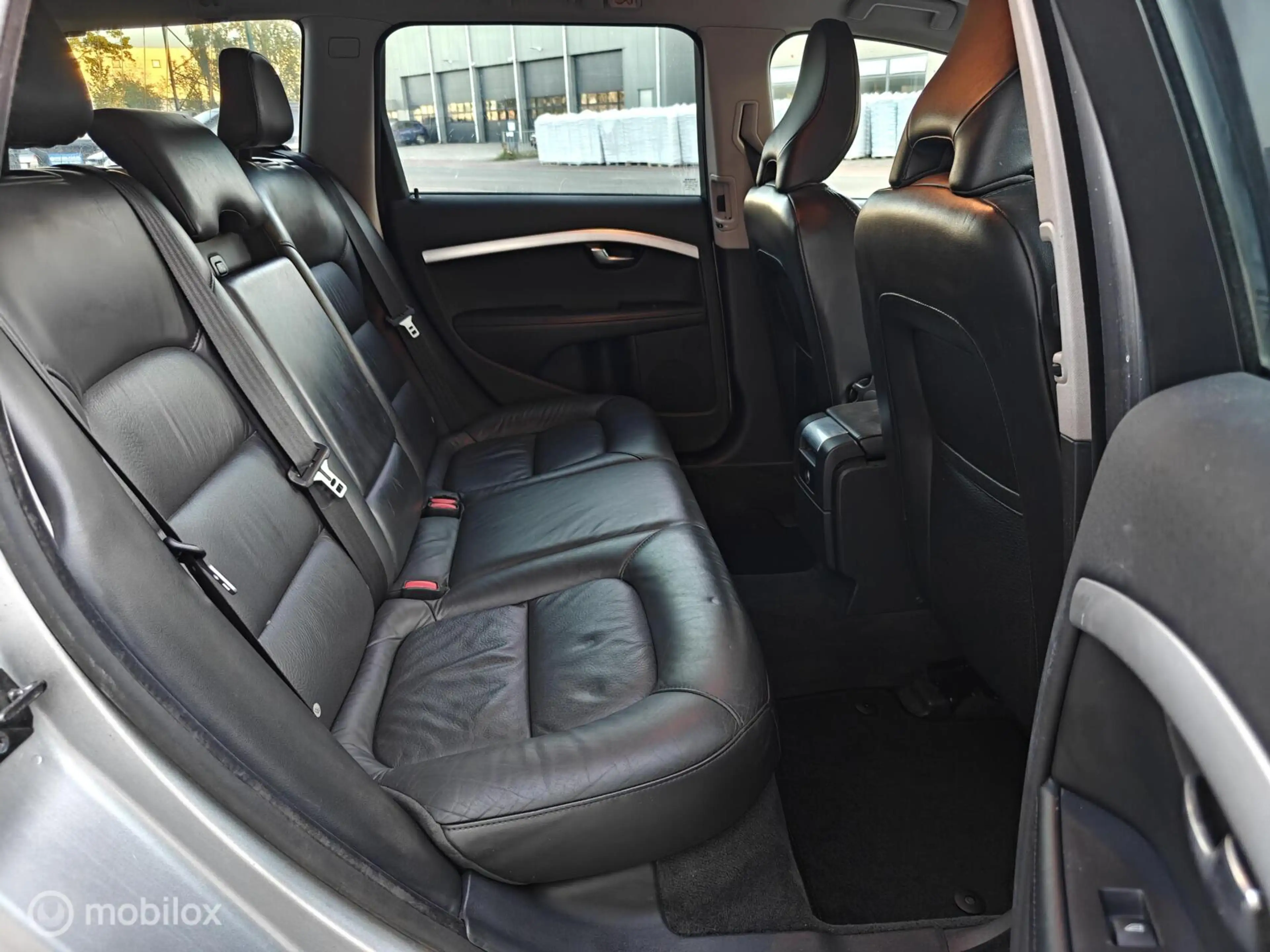 Volvo V70 2.0T 203pk AUTOMAAT-6 R-Design Clima PDC Trekhaak — photo 19