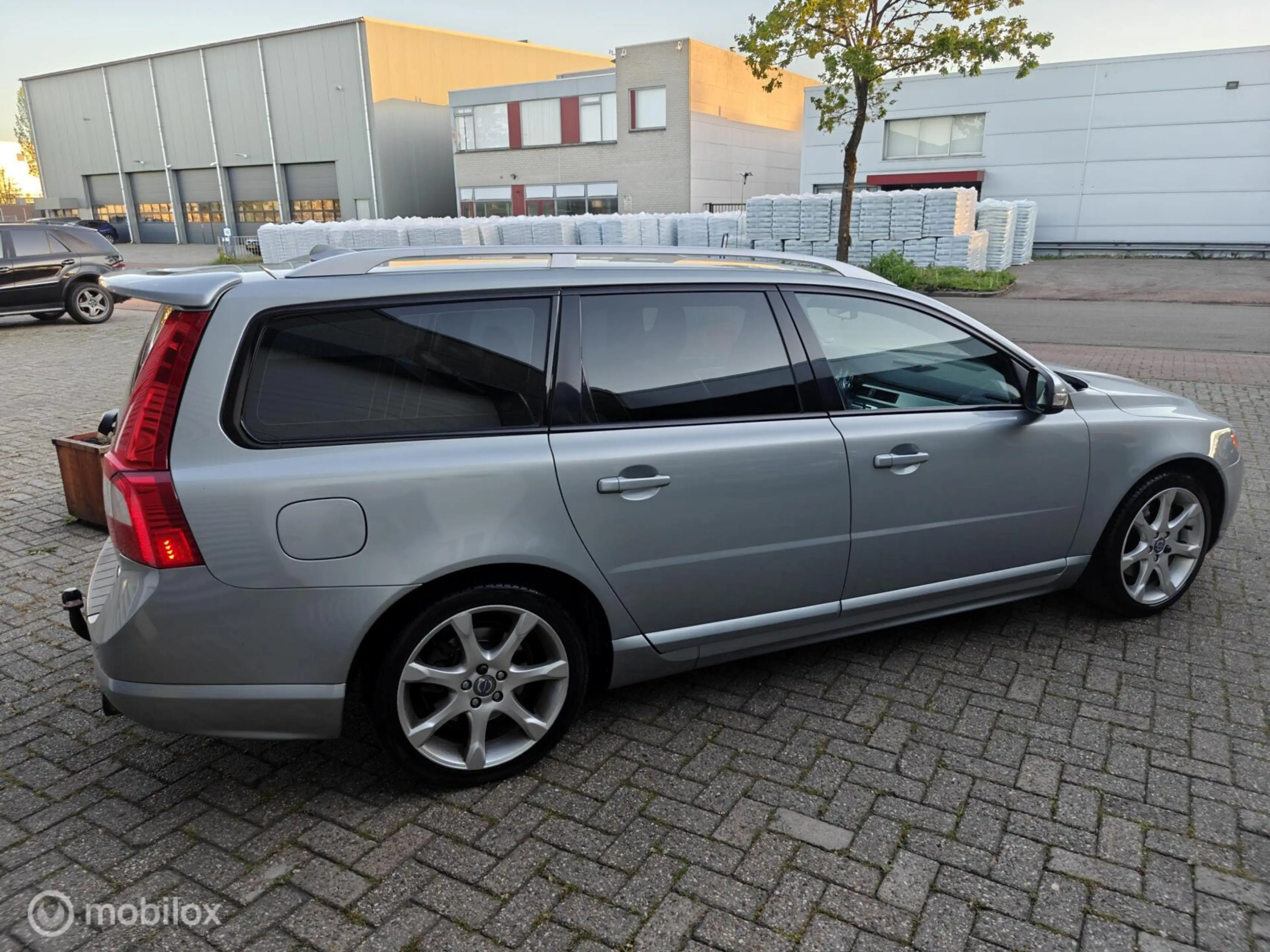 Volvo V70 2.0T 203pk AUTOMAAT-6 R-Design Clima PDC Trekhaak — photo 6