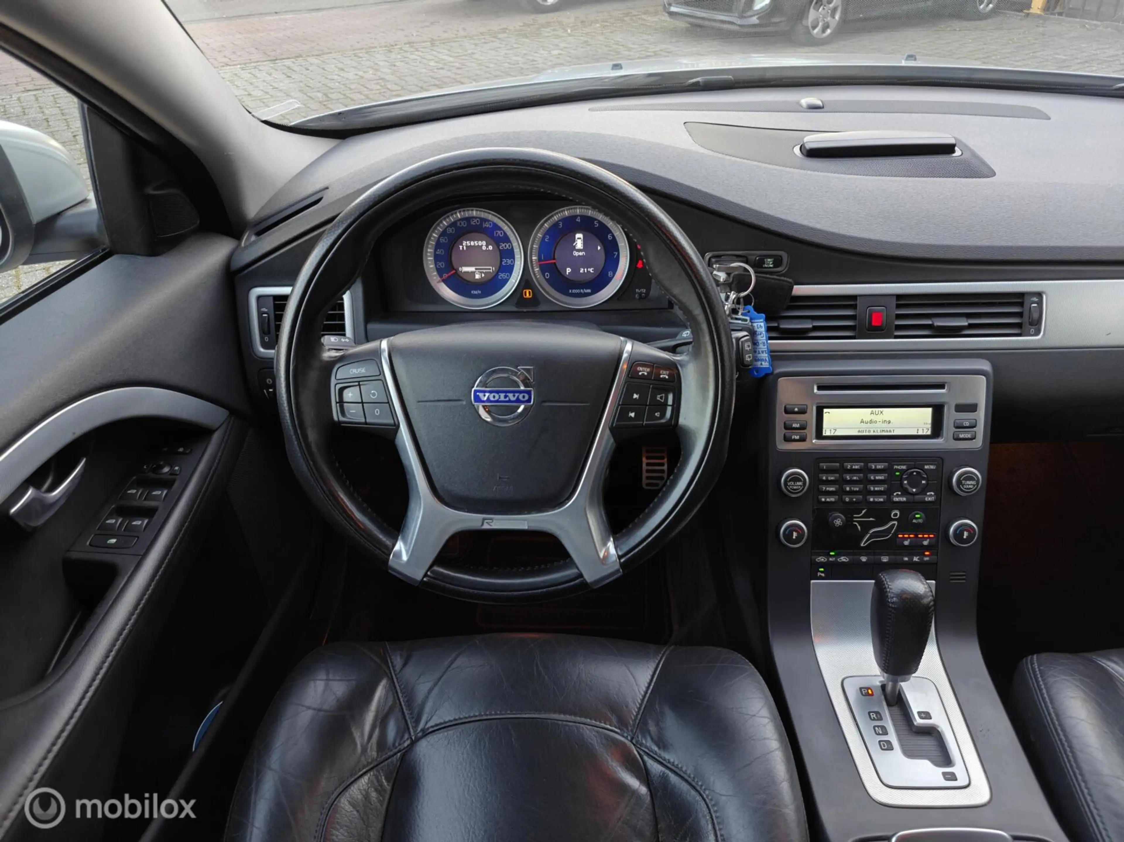 Volvo V70 2.0T 203pk AUTOMAAT-6 R-Design Clima PDC Trekhaak — photo 15