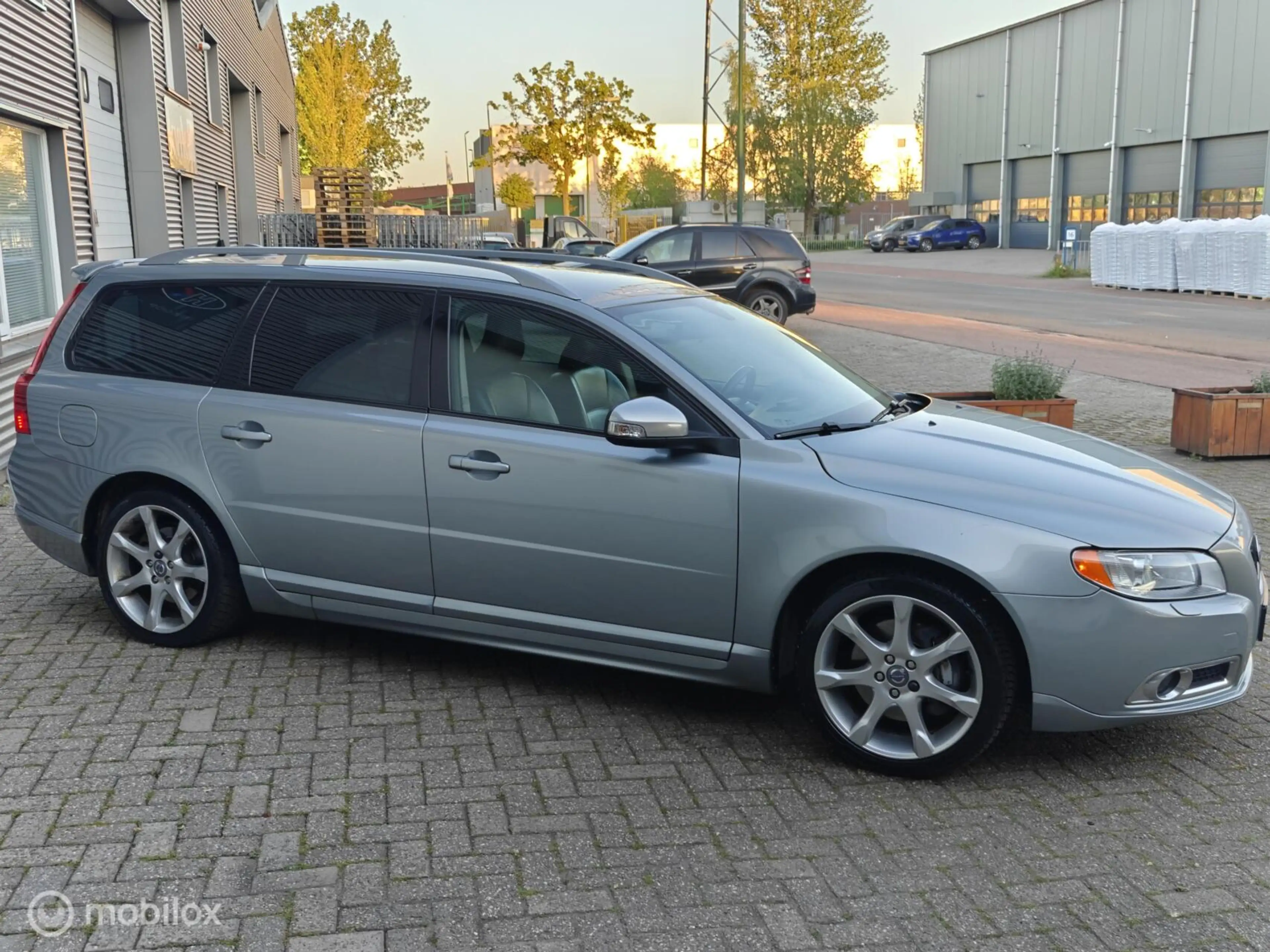 Volvo V70 2.0T 203pk AUTOMAAT-6 R-Design Clima PDC Trekhaak — photo 4