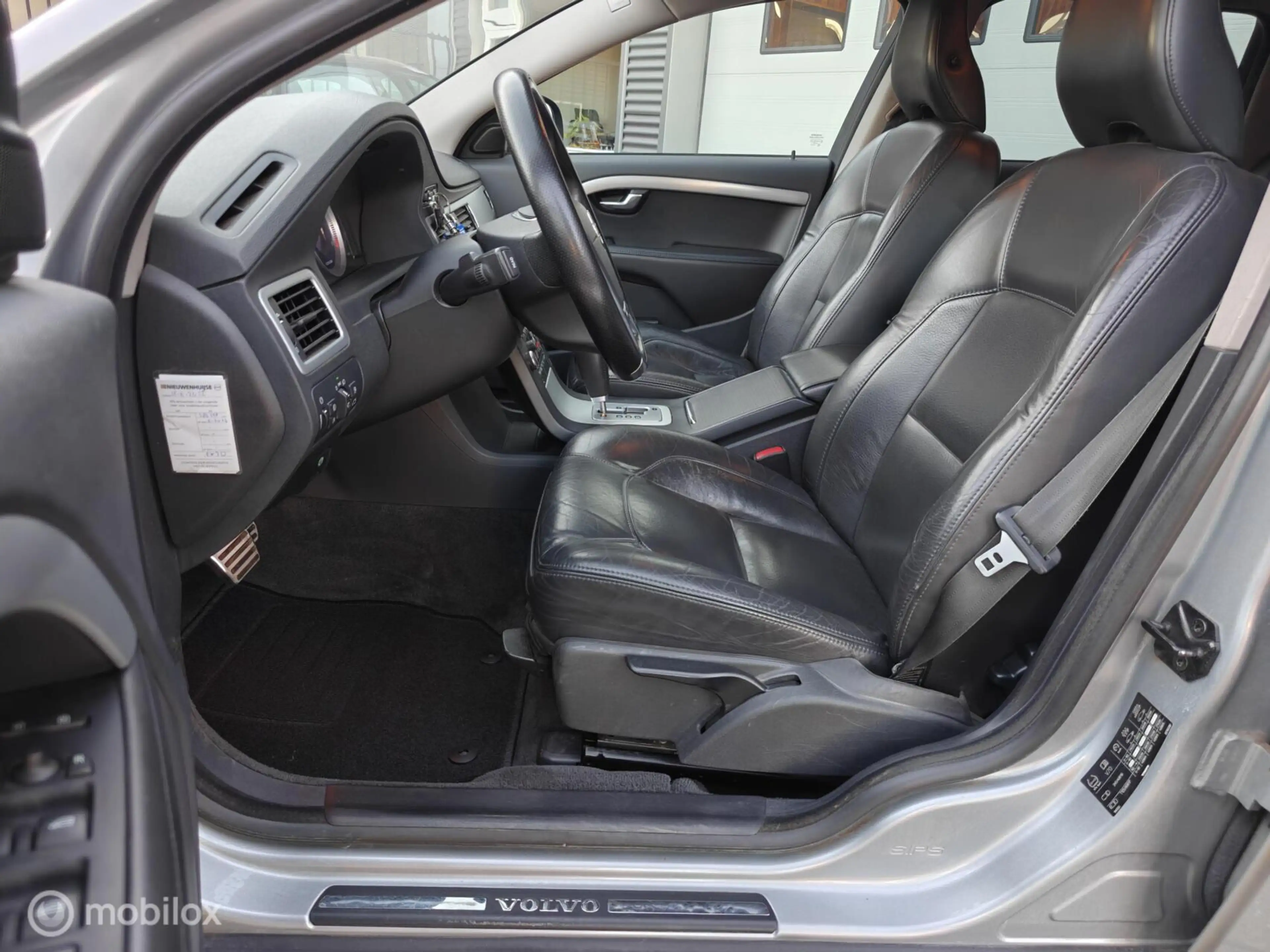 Volvo V70 2.0T 203pk AUTOMAAT-6 R-Design Clima PDC Trekhaak — photo 16