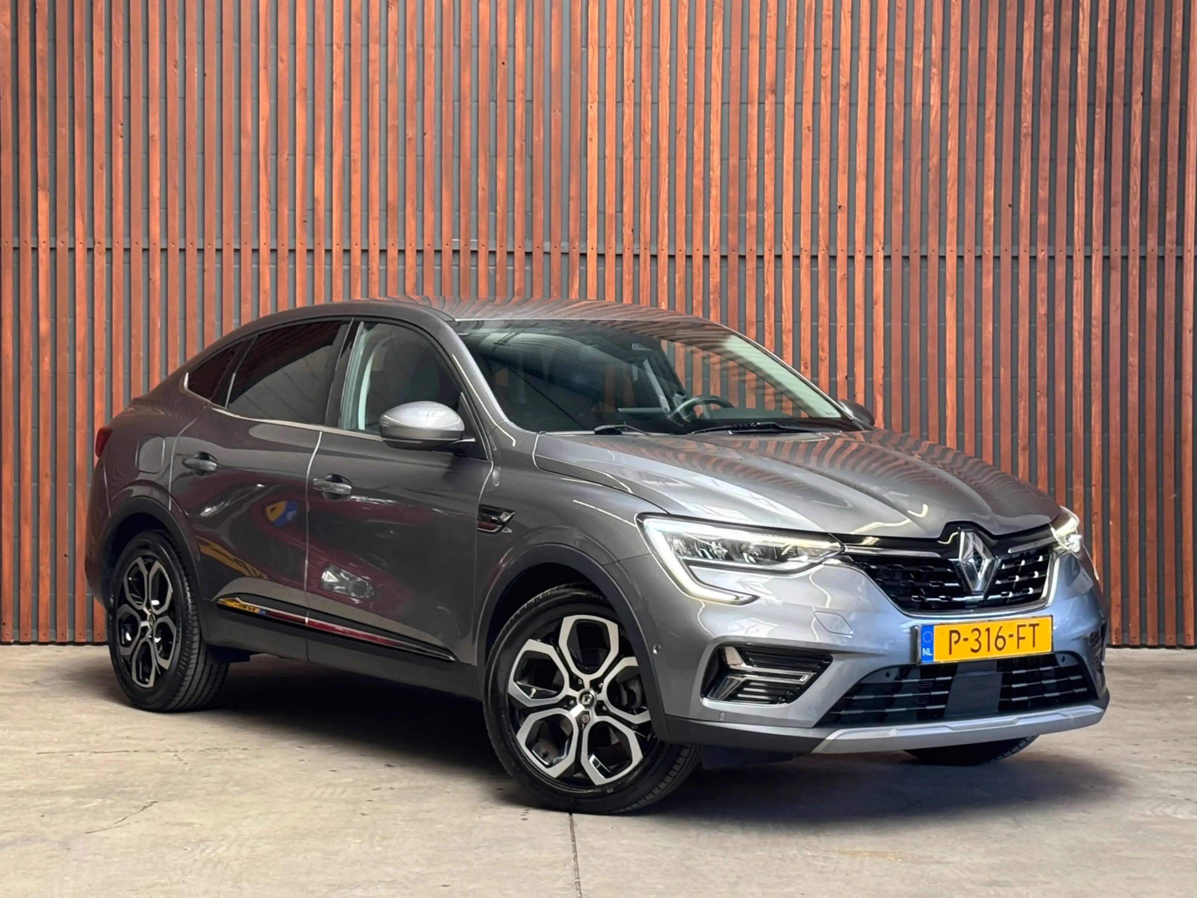 Renault Arkana 1.6 E-Tech Hybrid 145 Intens Clima-Cruise-Carplay- — photo 3