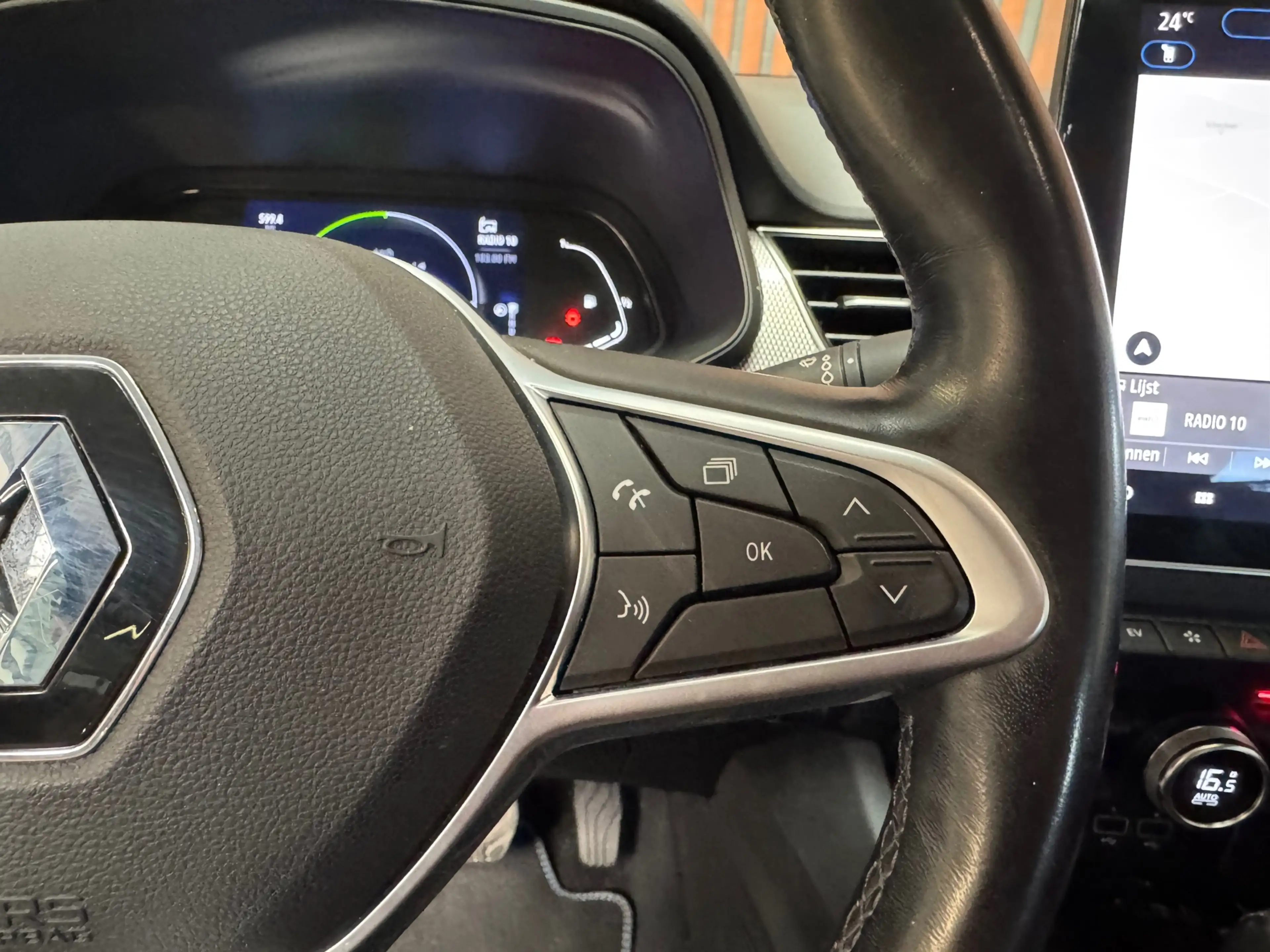 Renault Arkana 1.6 E-Tech Hybrid 145 Intens Clima-Cruise-Carplay- — photo 14