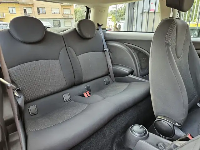 Mini Hatch view 12