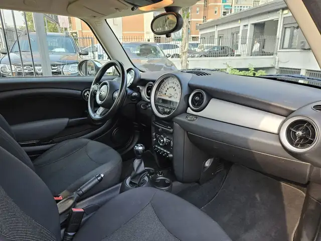Mini Hatch view 10