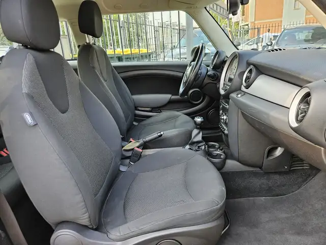 Mini Hatch view 11