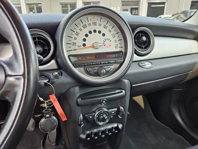 Mini Hatch view 14