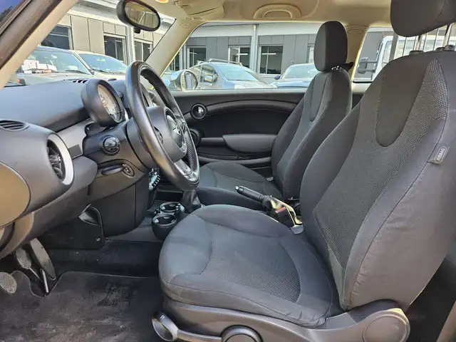 Mini Hatch view 8