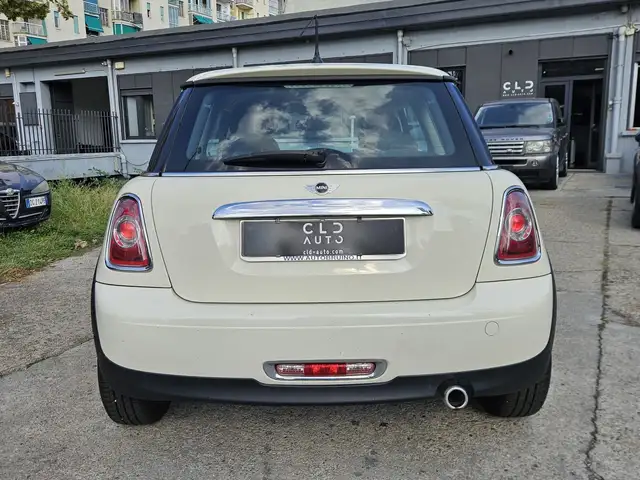 Mini Hatch view 5