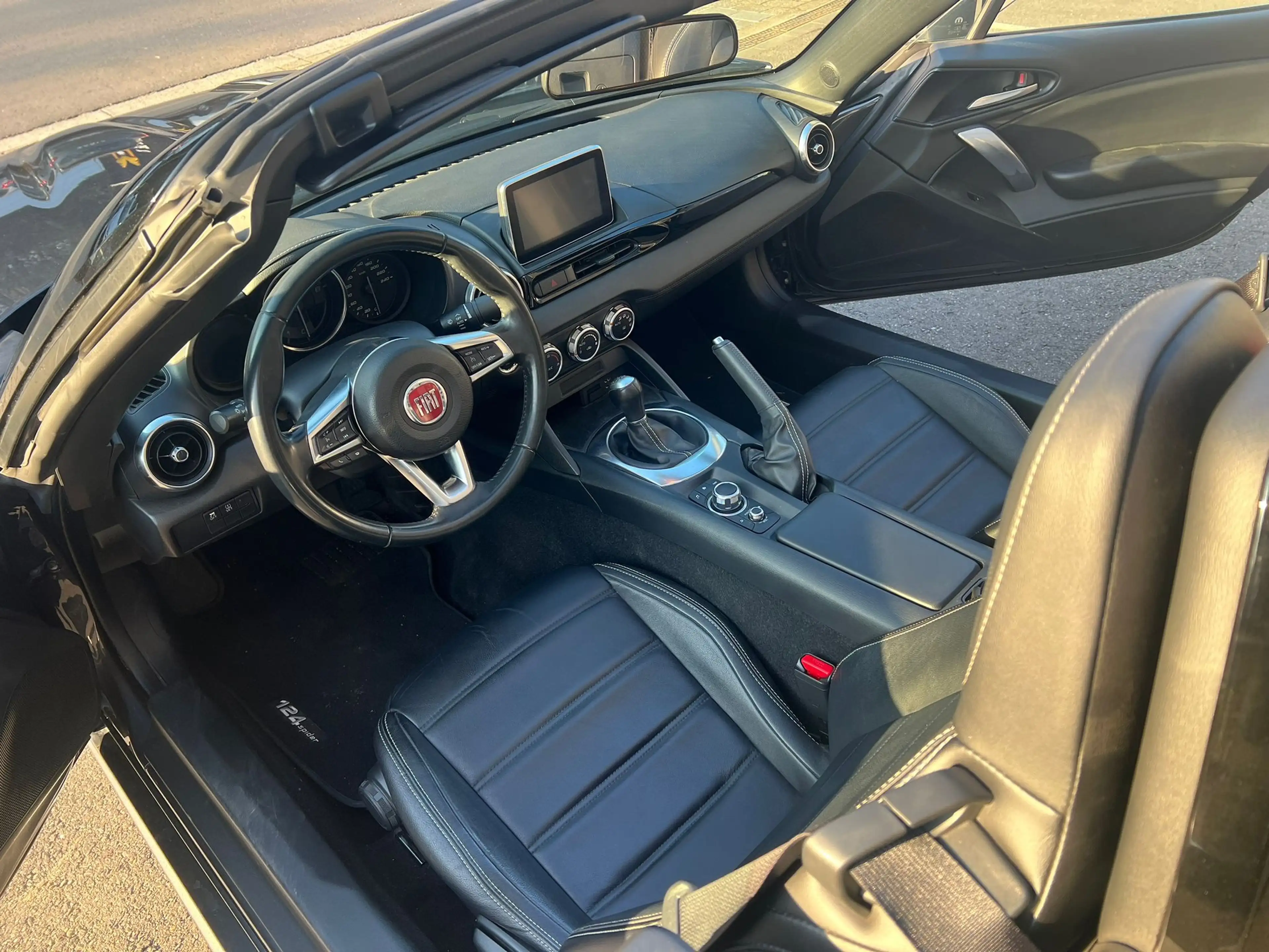 Fiat 124 Spider 1.4 Turbo Lusso — photo 11