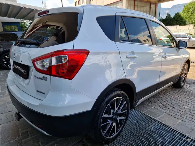 Suzuki SX4 S-Cross view 3