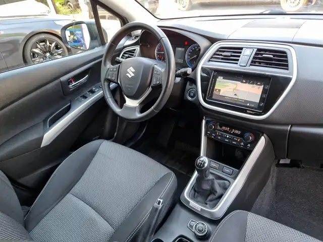 Suzuki SX4 S-Cross view 10