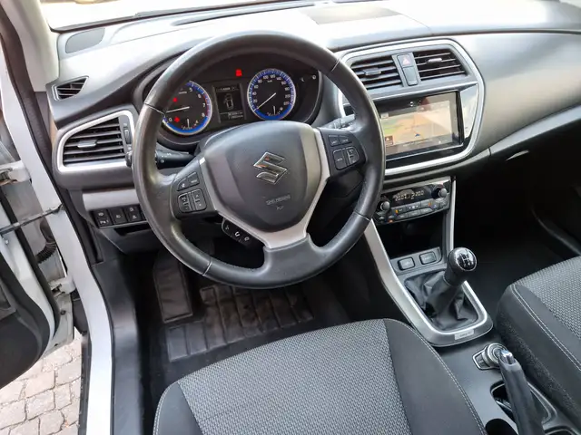 Suzuki SX4 S-Cross view 12