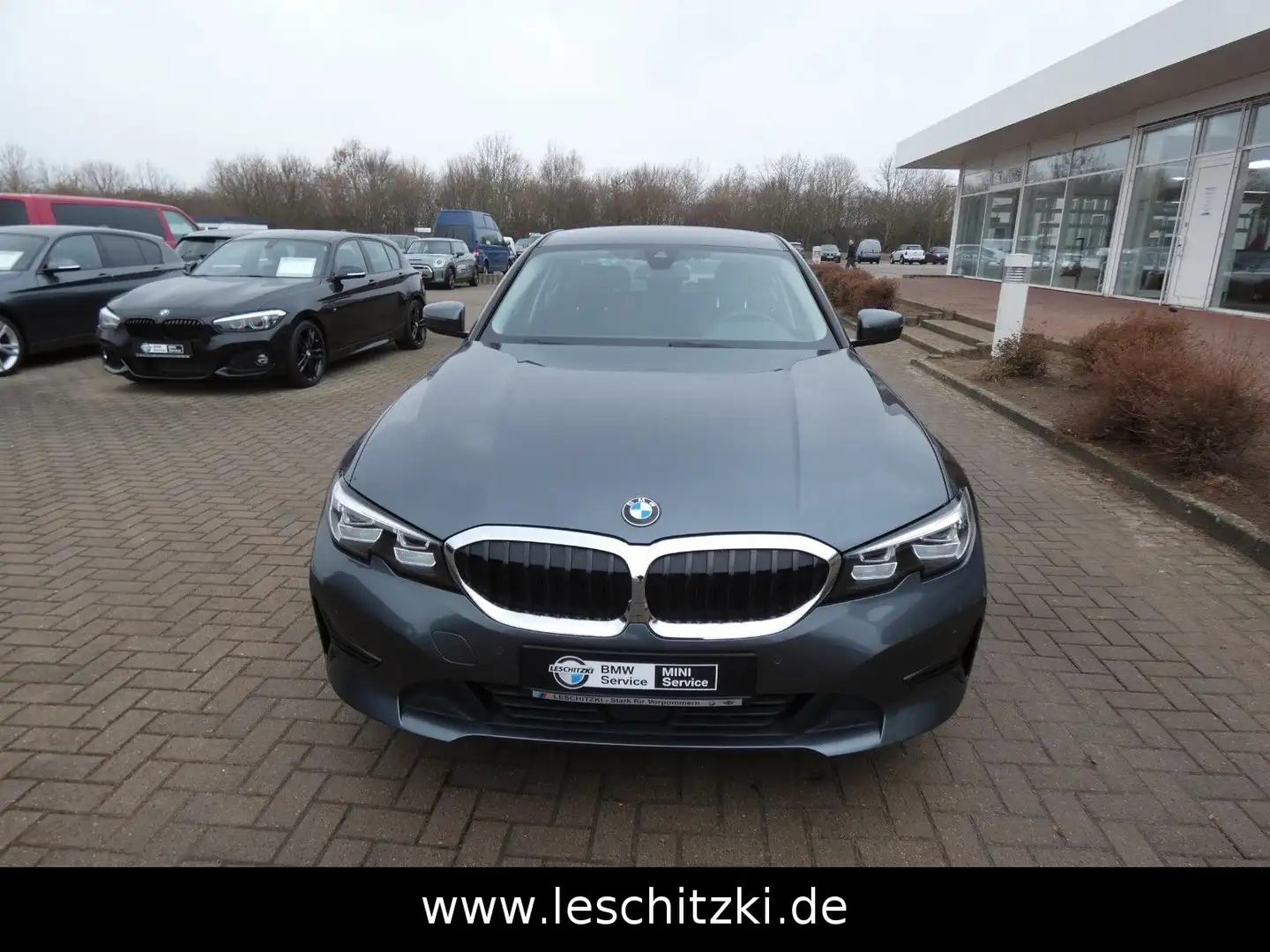 BMW 320 i Limousine Advantage/Automatik/HiFi/LED Gris - 2