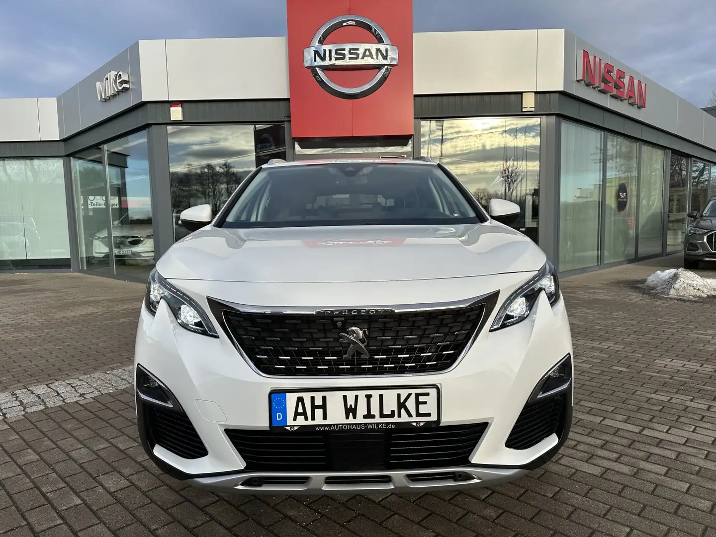 Peugeot 3008 1.2 PureTech 130 ALLURE/LED/360°/SHZ/NAVI Weiß - 2