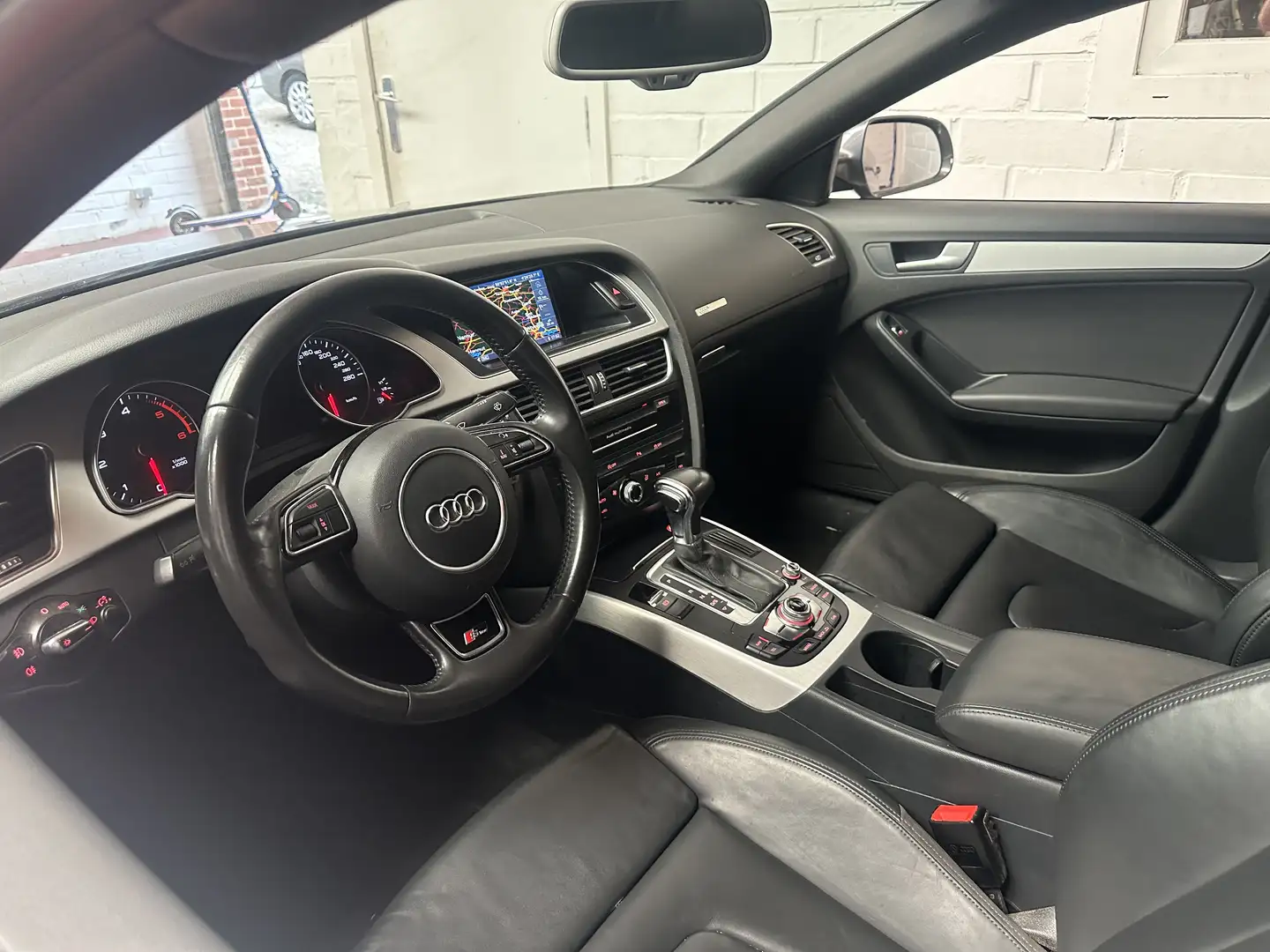 Audi A5 Sportback 2.0 TDi // CUIR + GPS !! AUTOMATIQUE Grijs - 2