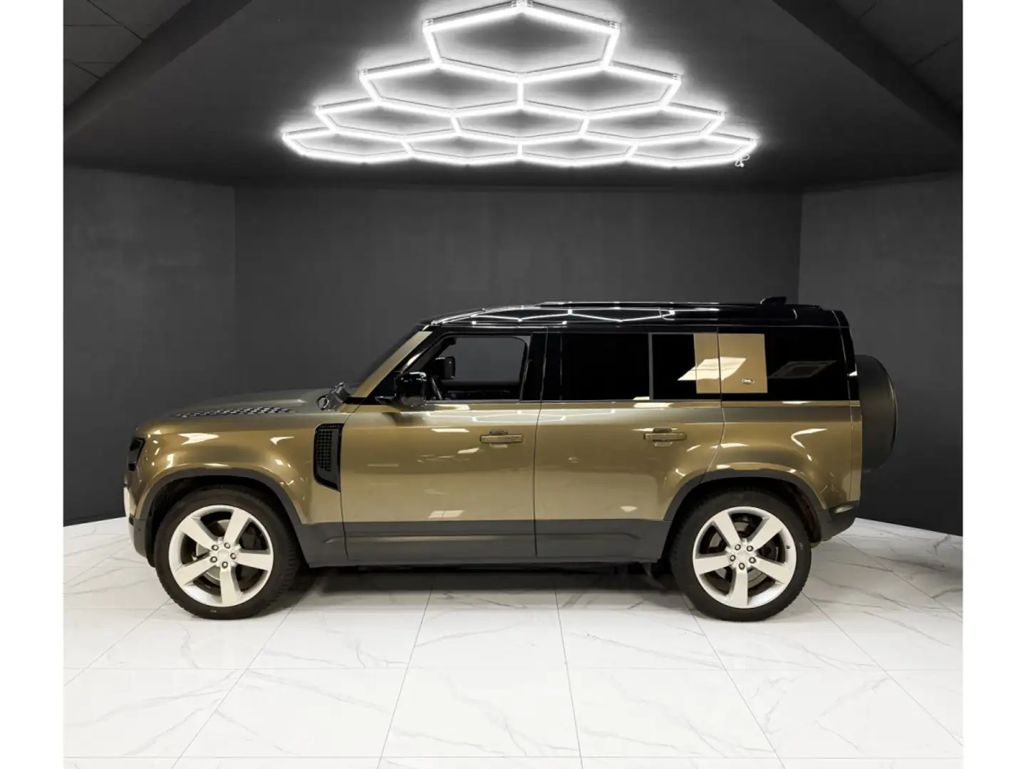 Land Rover Defender 110 D240 - WARRANTY 11/2027 - First Edition Bronze - 2