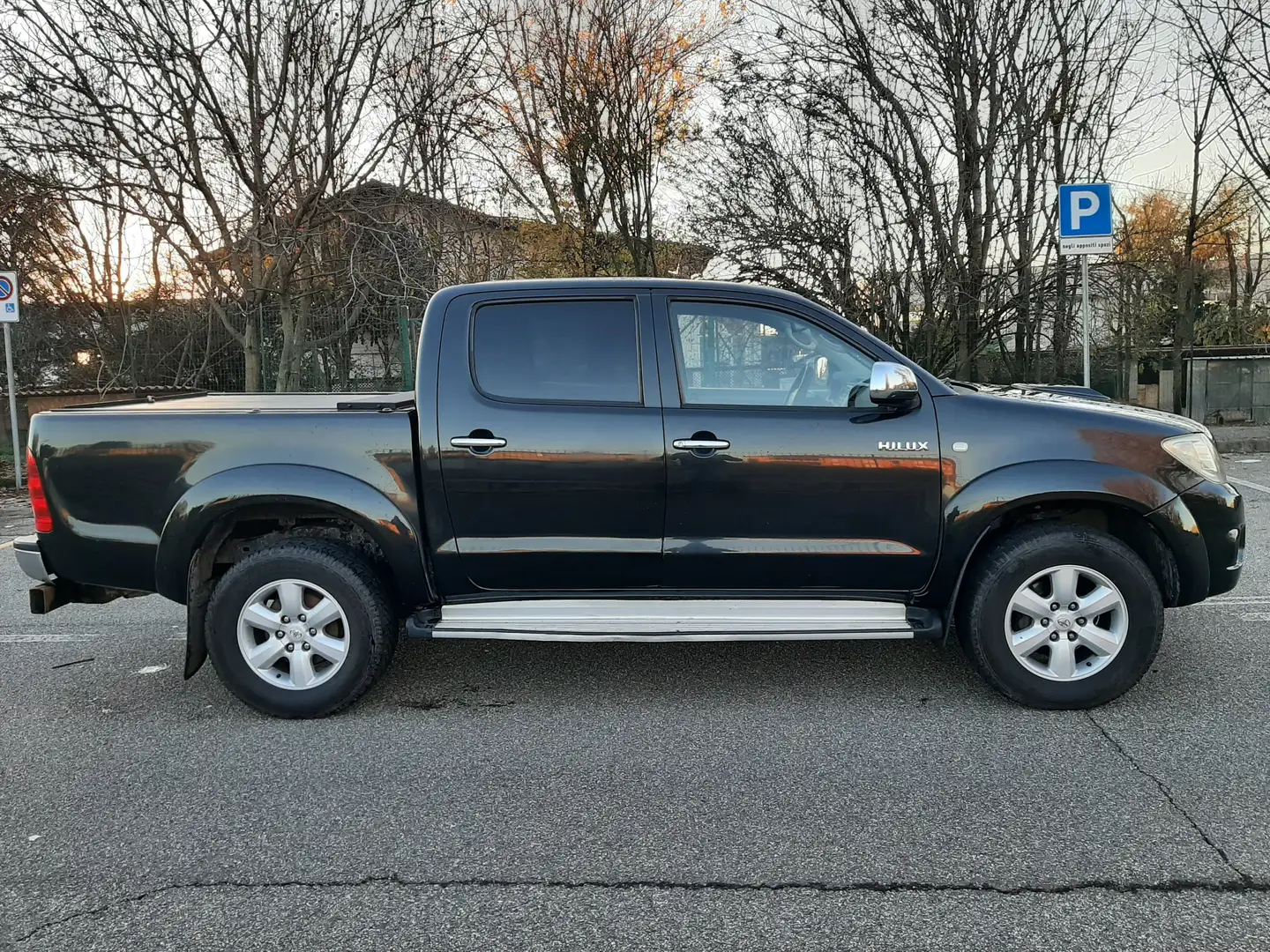 Toyota Hilux HiLux 3.0 d-4d double cab SR auto no iva Nero - 2
