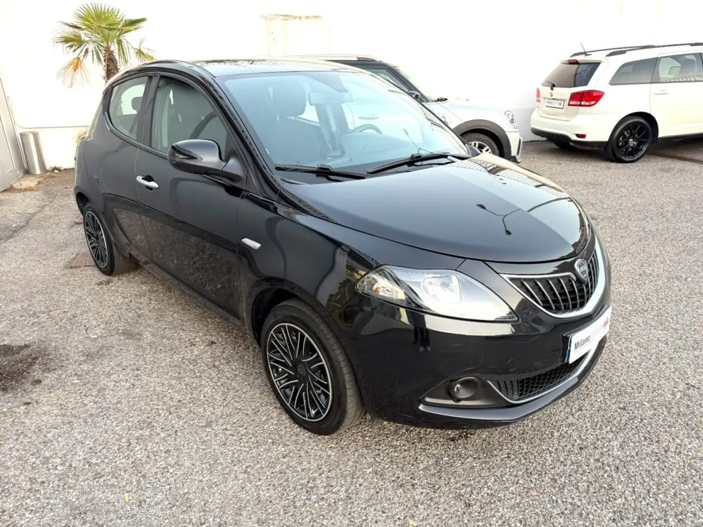 Lancia Ypsilon 1.0 FireFly Hybrid 5 Pt. Gold *OFFERTA PROMO* Nero - 2