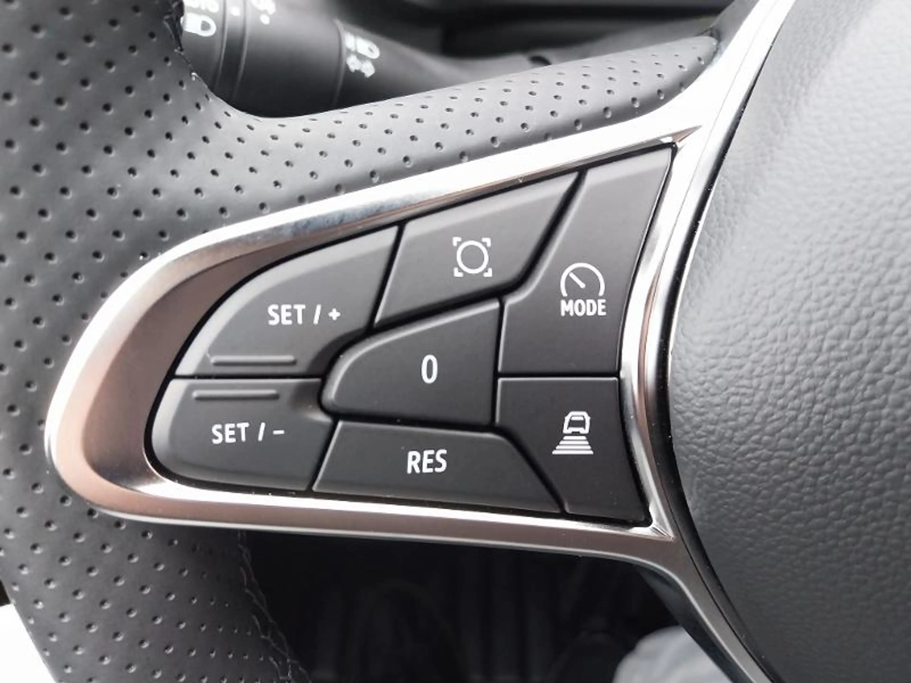 Mitsubishi Grandis Intro Edition 1.8 Hybrid — photo 13