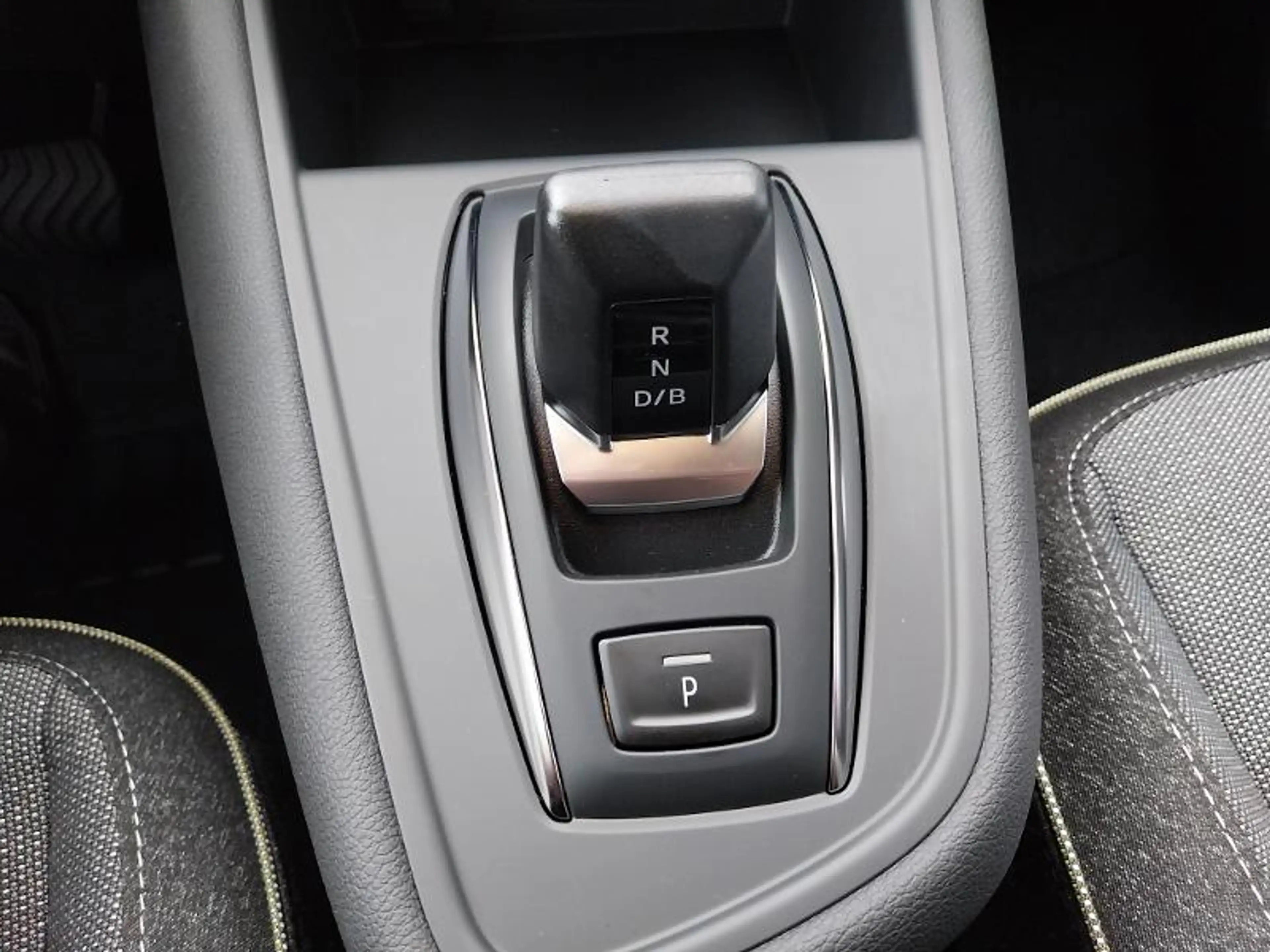 Mitsubishi Grandis Intro Edition 1.8 Hybrid — photo 15