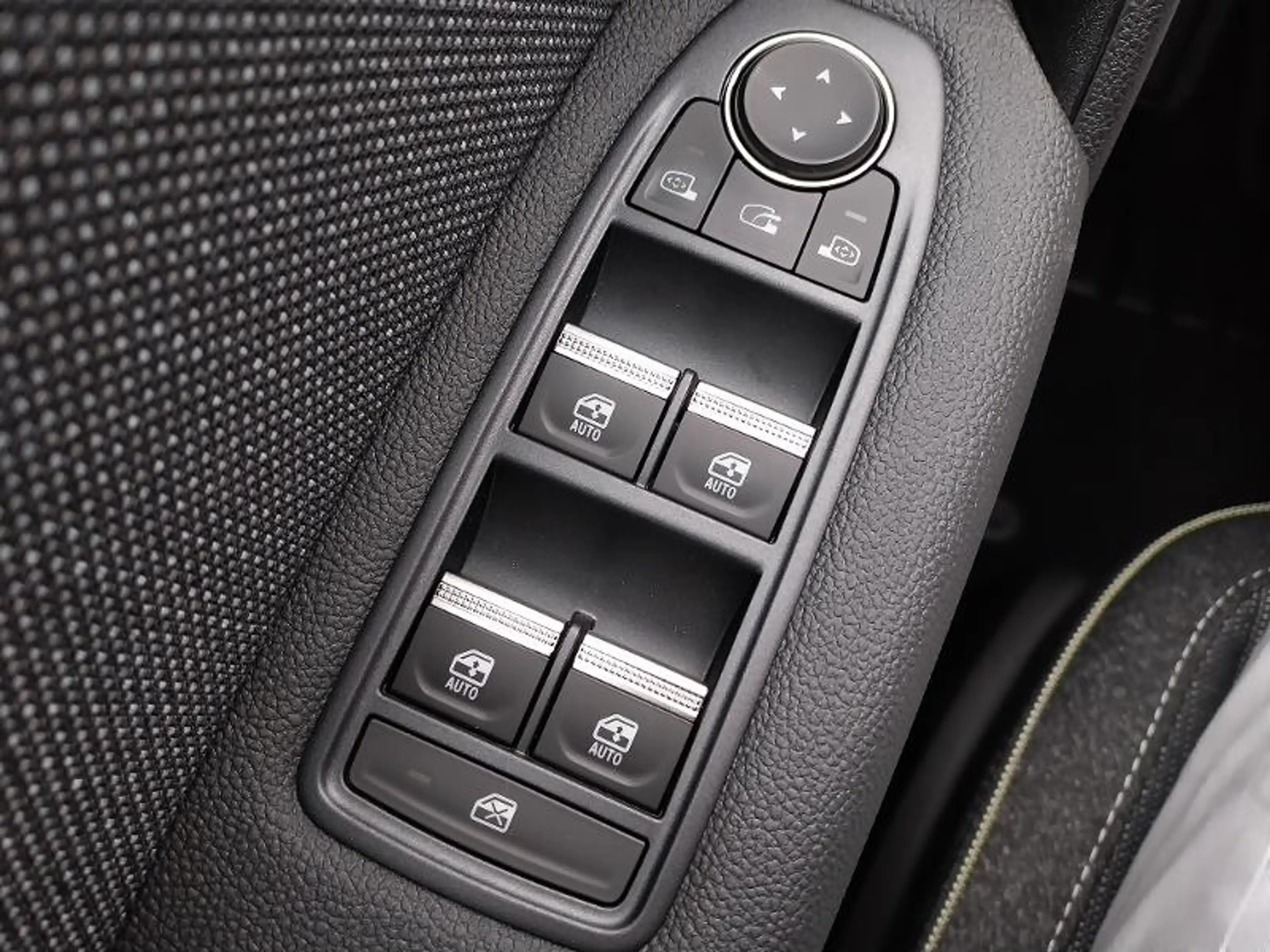 Mitsubishi Grandis Intro Edition 1.8 Hybrid — photo 8