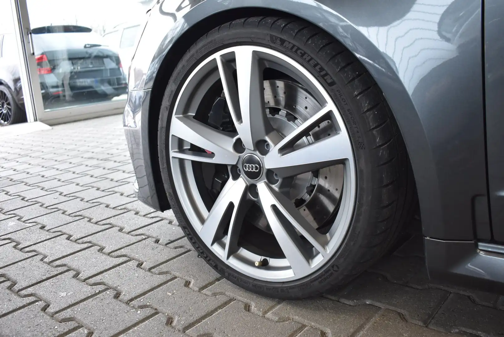 Audi RS3 RS 3 Sportback 2.5 TFSI DAZA Navi KW Fahrwerk Grau - 2