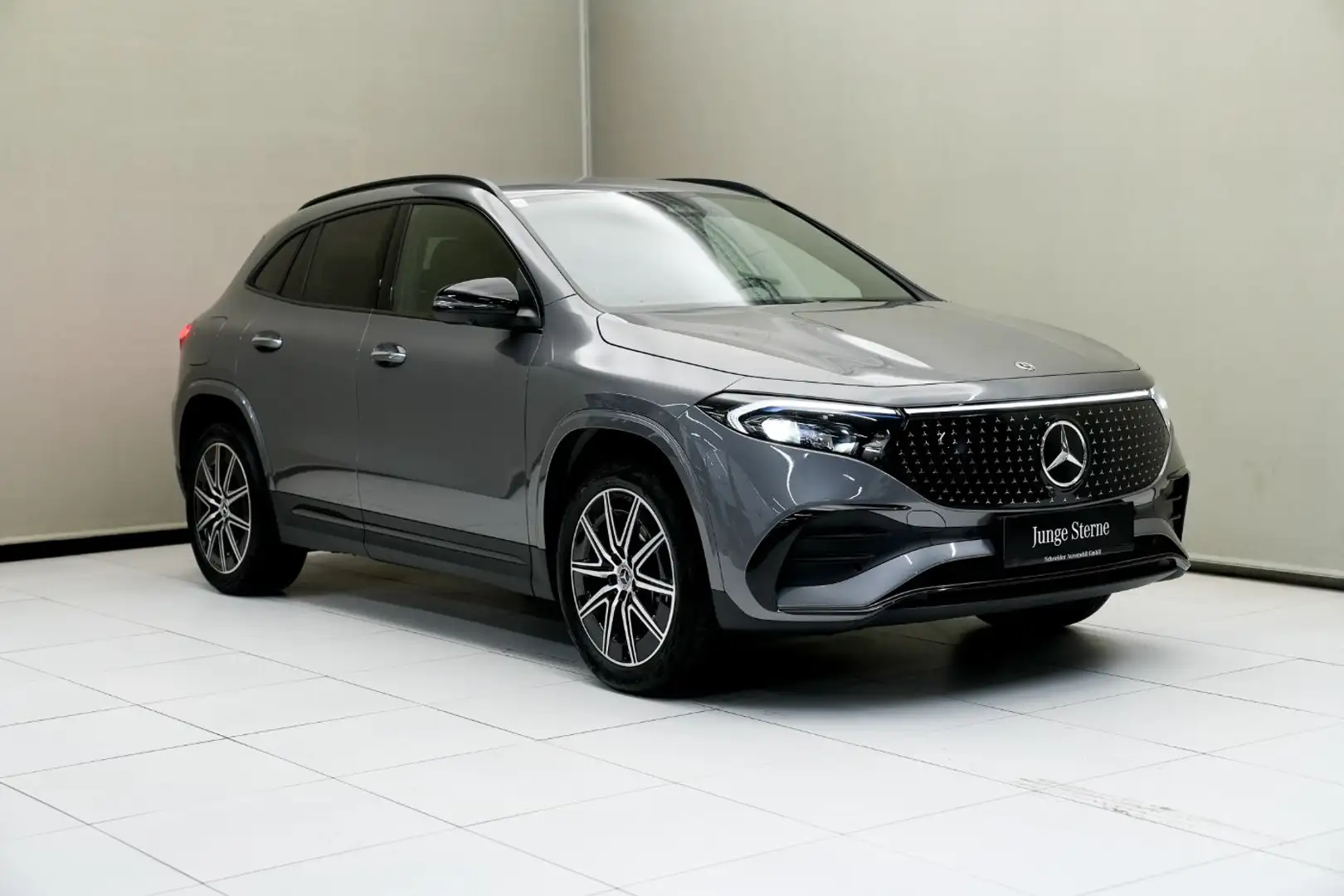 Mercedes-Benz EQA 300 4MATIC Österreich-Edition W-Paket Night Grau - 2
