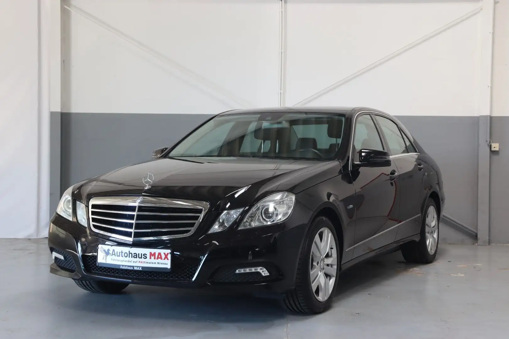 Mercedes-Benz E 250 CGI BlueEfficiency~SZH~MFL~PDC~Memory~Temp Schwarz - 1