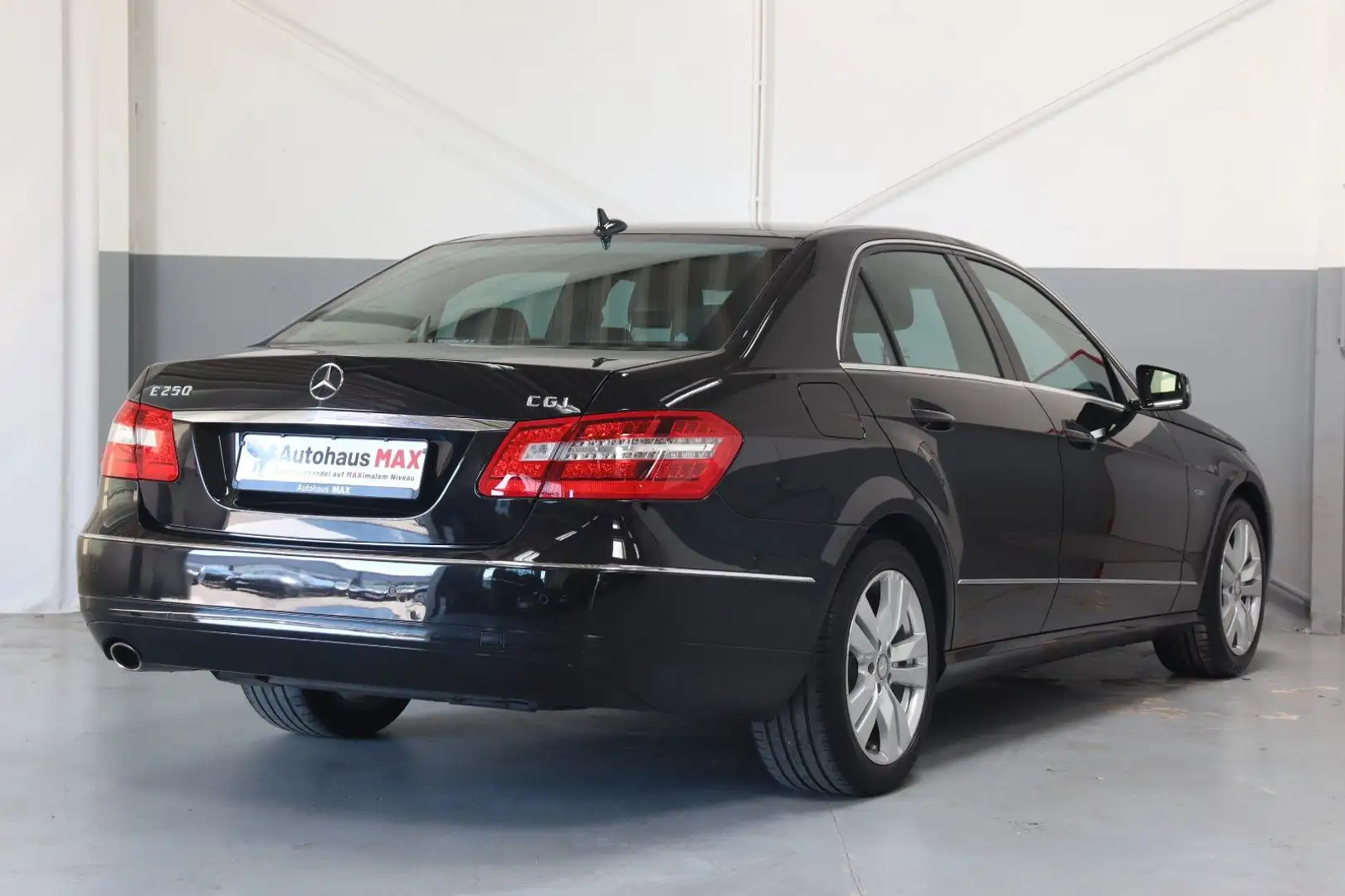 Mercedes-Benz E 250 CGI BlueEfficiency~SZH~MFL~PDC~Memory~Temp Schwarz - 2