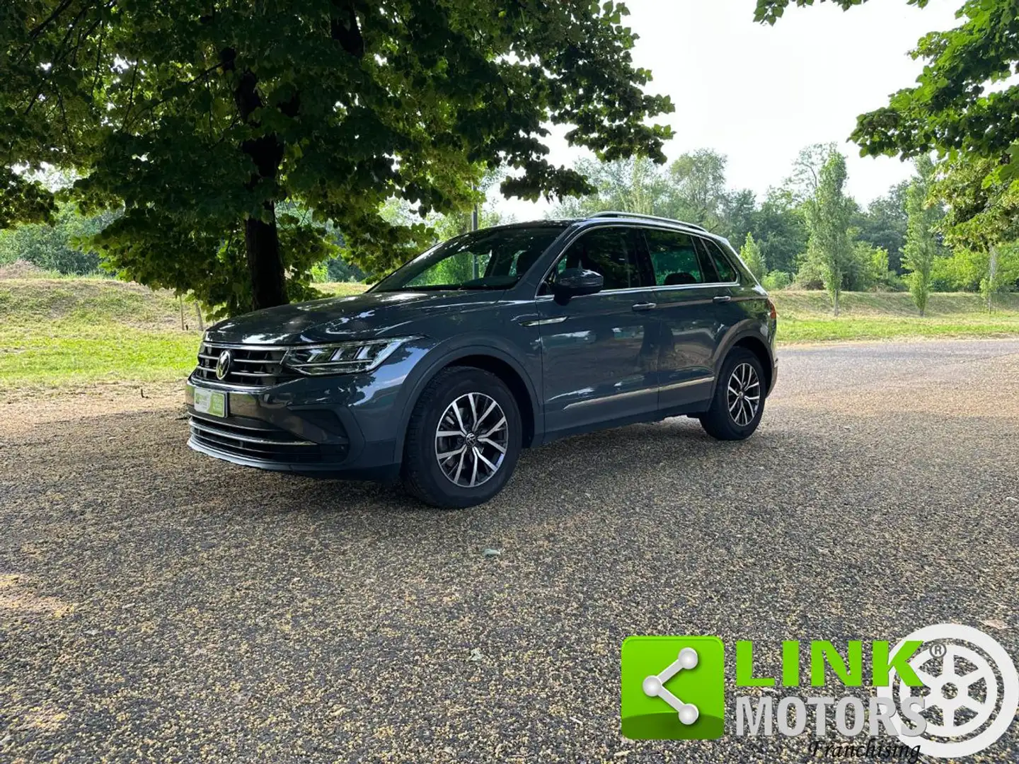 Volkswagen Tiguan 2.0 TDI SCR Life Grigio - 1