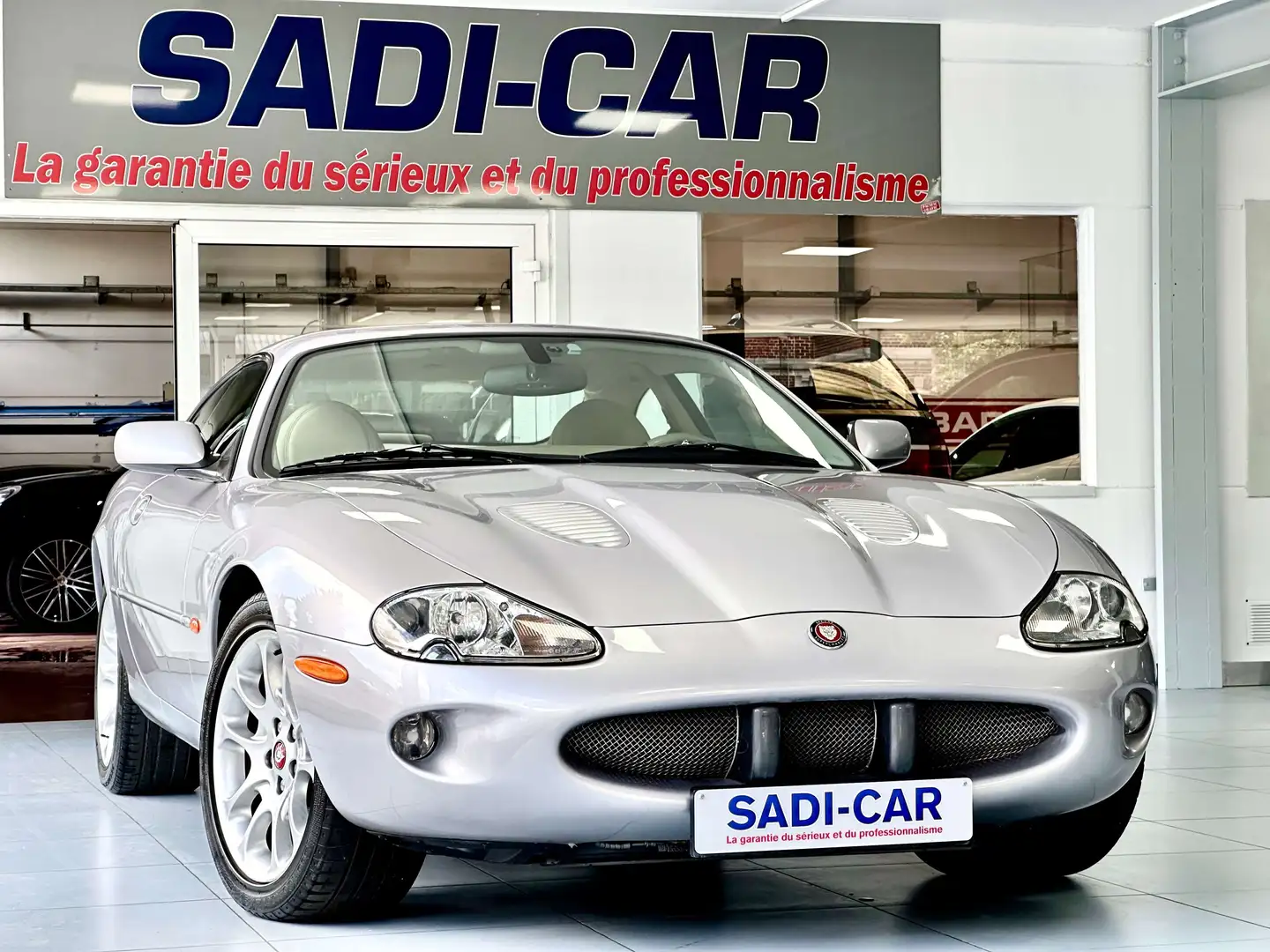 Jaguar XKR 4.0i V8 Supercharged 363cv - 32v S/C Gris - 1