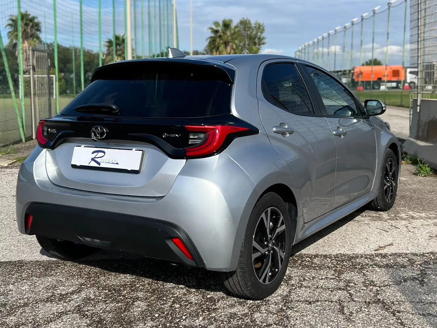 Toyota Yaris 1.5 hybrid Trend PREZZO REALE Argento - 2