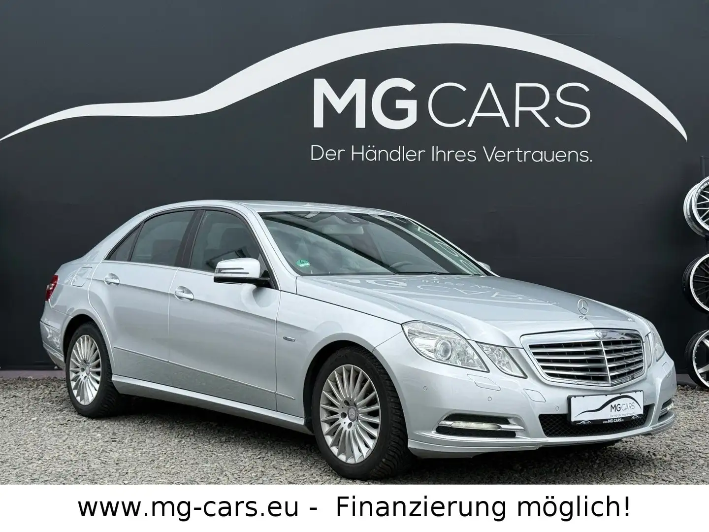 Mercedes-Benz E 220 CDI BlueEfficiency~Xenon~Automatik~SHZ! Silber - 2