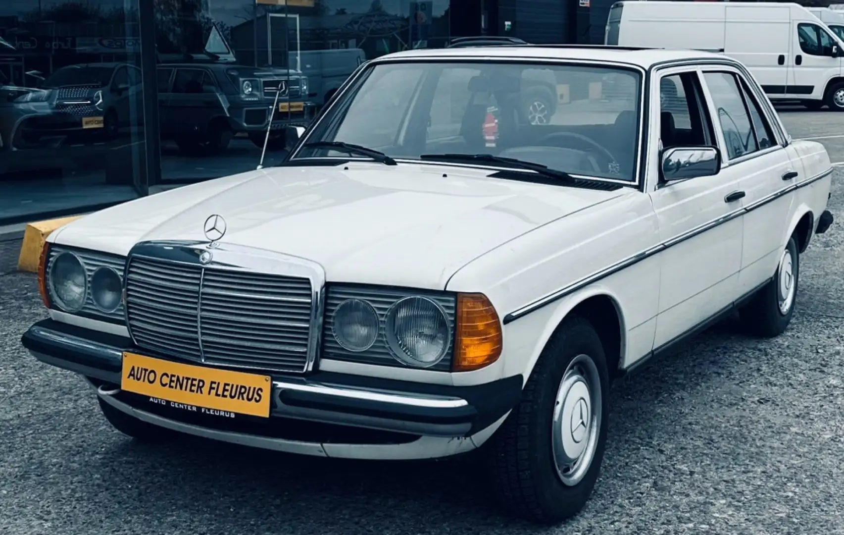 Mercedes-Benz 240 D w123 Beyaz - 1