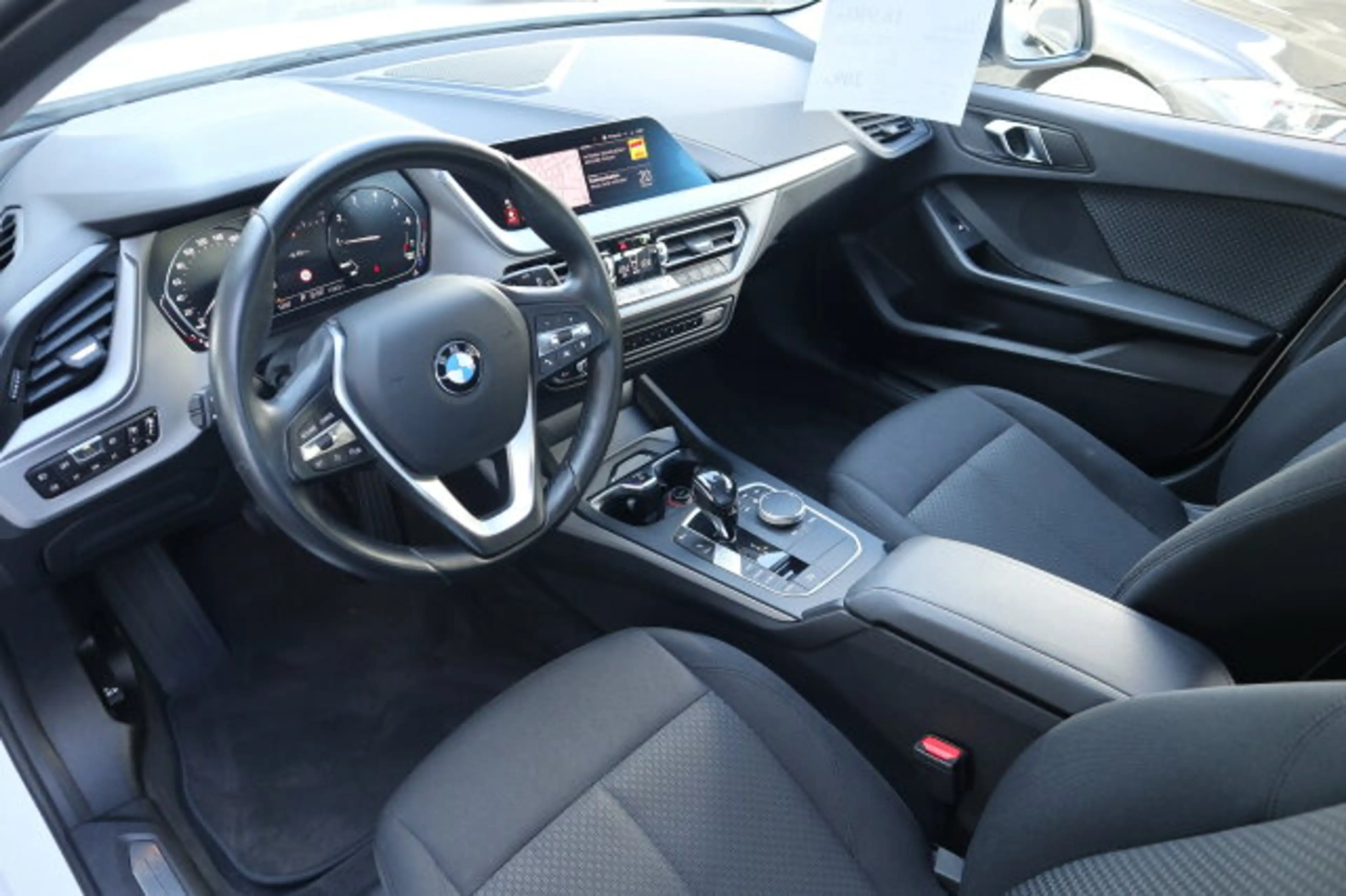 BMW 118 1er - i Advantage Autom./Klima LED/Park-Assist./Sitzhzg./el.Sitzv./MF-Lenkrad/BC/Tempomat/L-R Sensor/eFH./NSW — photo 7