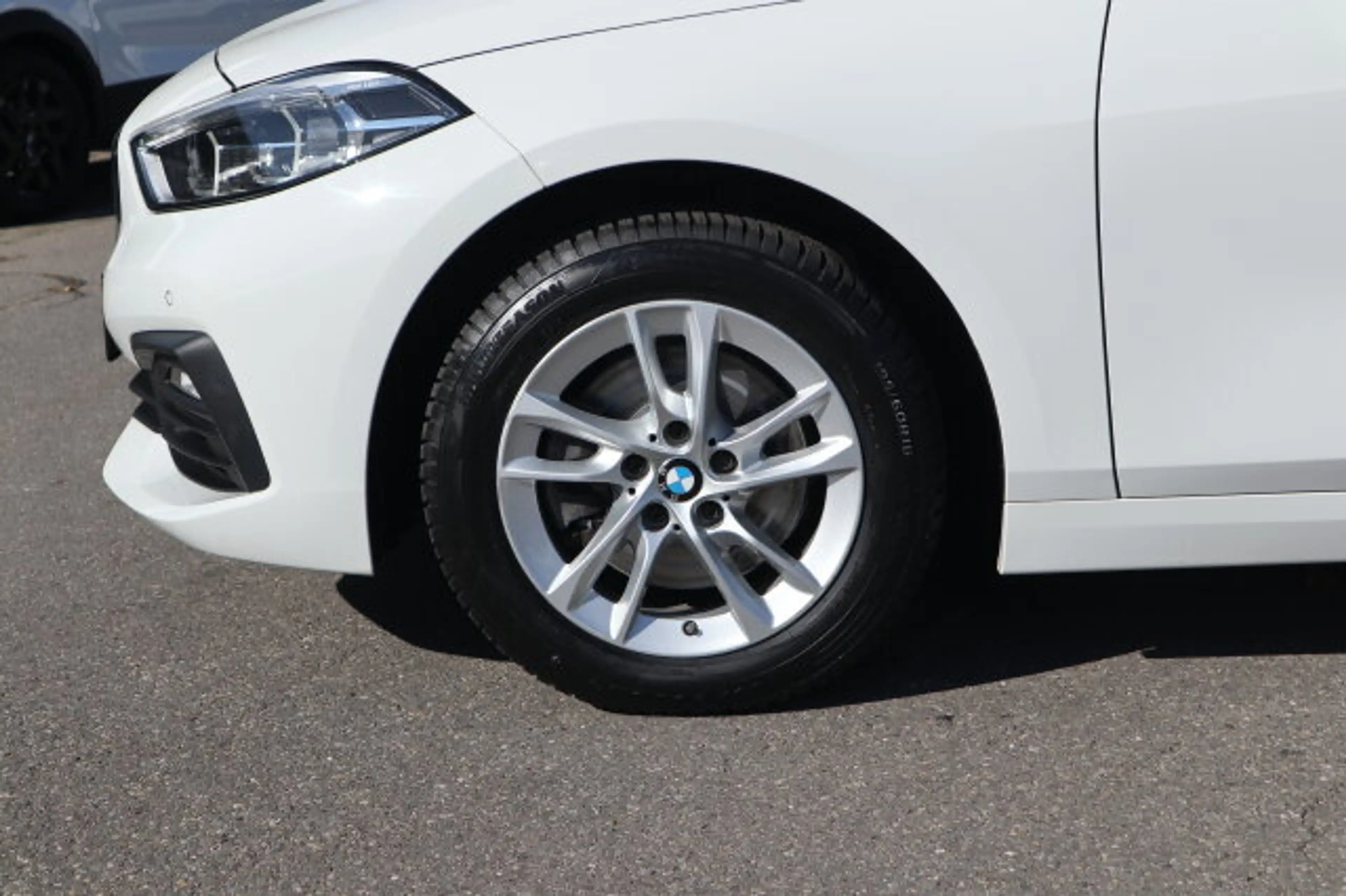 BMW 118 1er - i Advantage Autom./Klima LED/Park-Assist./Sitzhzg./el.Sitzv./MF-Lenkrad/BC/Tempomat/L-R Sensor/eFH./NSW — photo 3