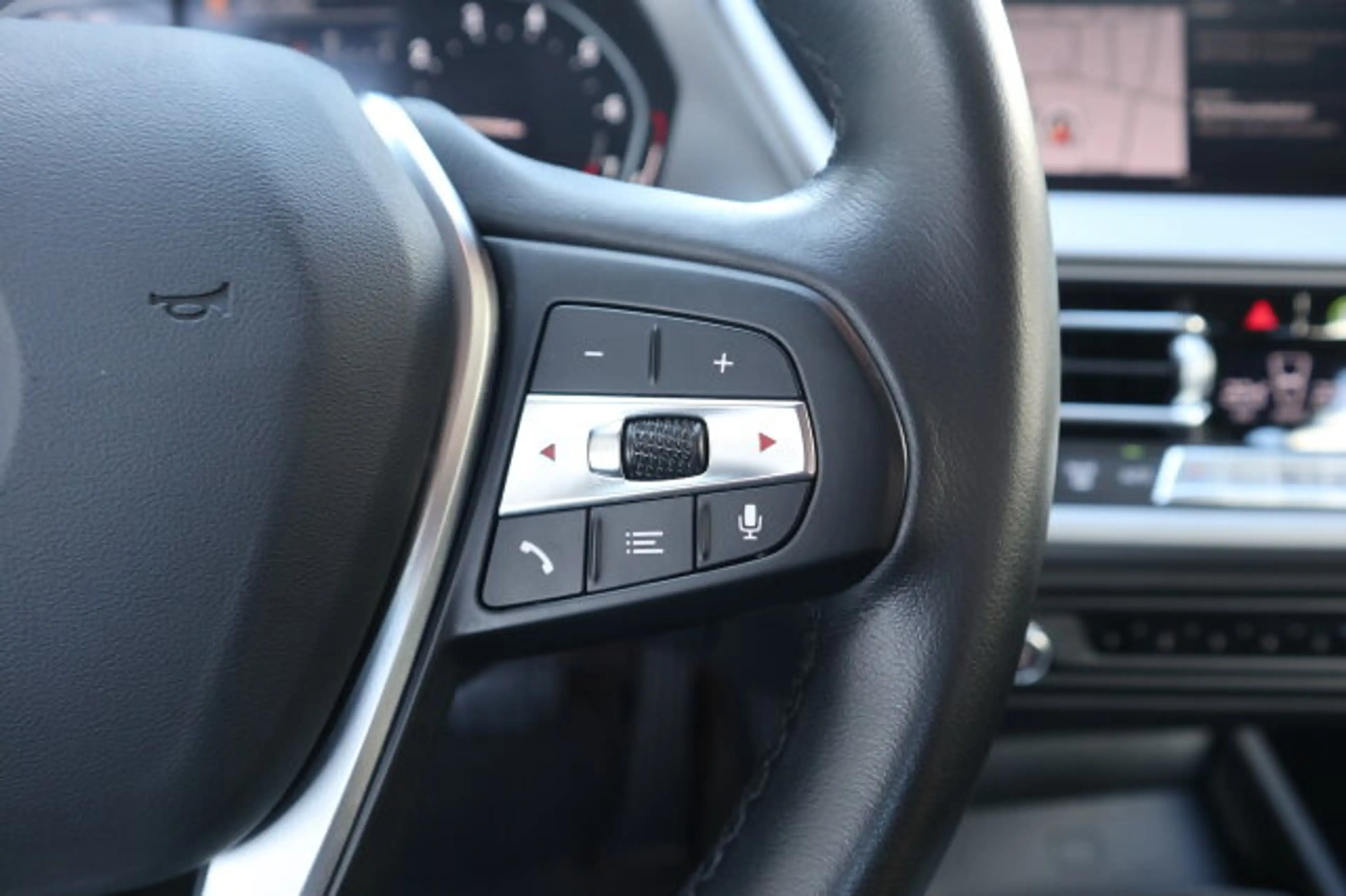 BMW 118 1er - i Advantage Autom./Klima LED/Park-Assist./Sitzhzg./el.Sitzv./MF-Lenkrad/BC/Tempomat/L-R Sensor/eFH./NSW — photo 15