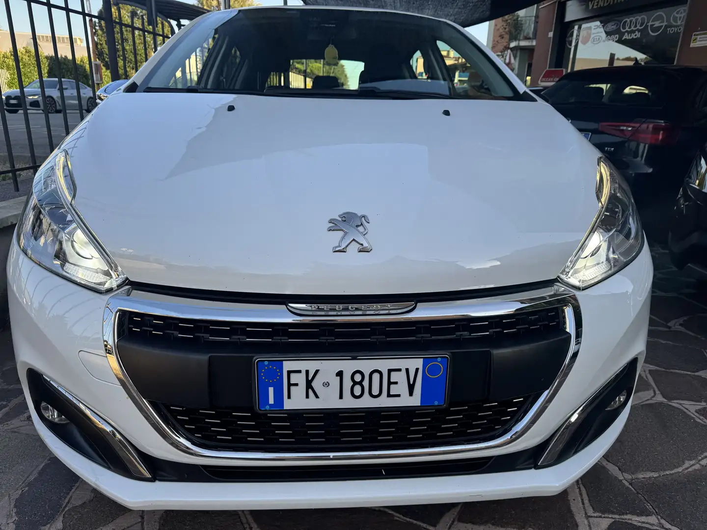 Peugeot 208 5p 1.2 puretech Allure 82cv neo patentati Bianco - 2