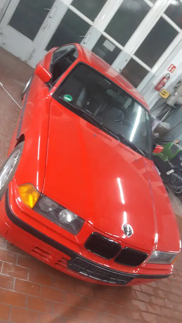 BMW 318 318is Червоний - 2