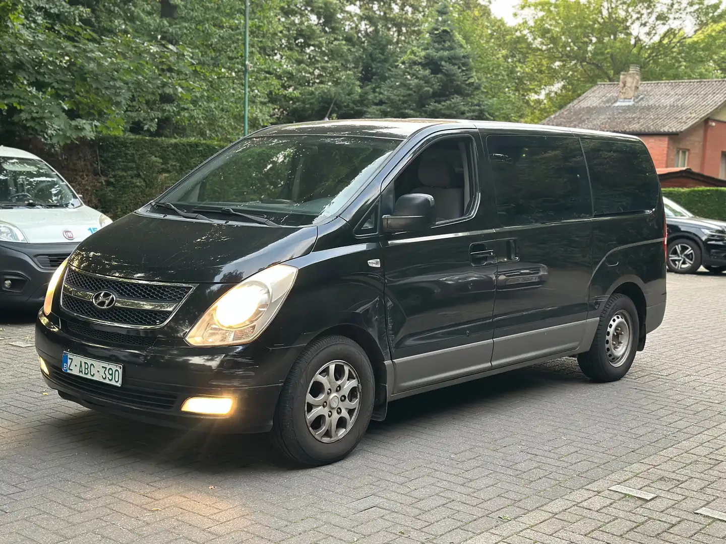 Hyundai H-1 People 2.5 CRDi Executive Zwart - 1