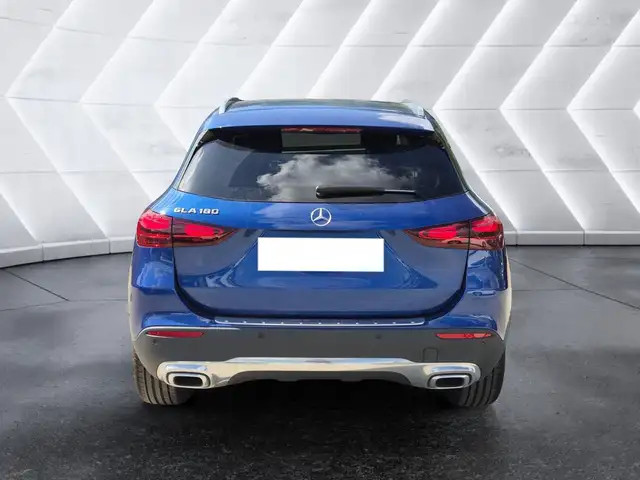 Mercedes-Benz Gla view 3